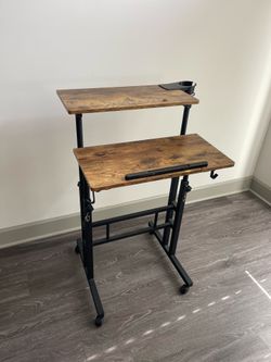 Multi tier desk