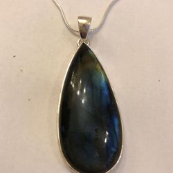 Blue fire labradorite vintage style, pendant and matching necklace