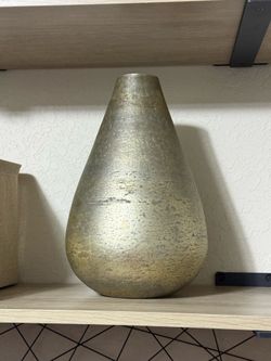 Large Gold Metallic Decorative Vase – Modern Home Decor