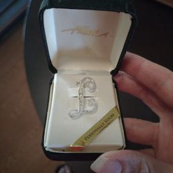 'L' Initial Brooch