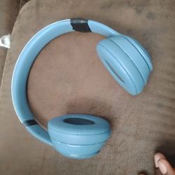 Beats Solo 4 (Left Ear Only Work 35$)