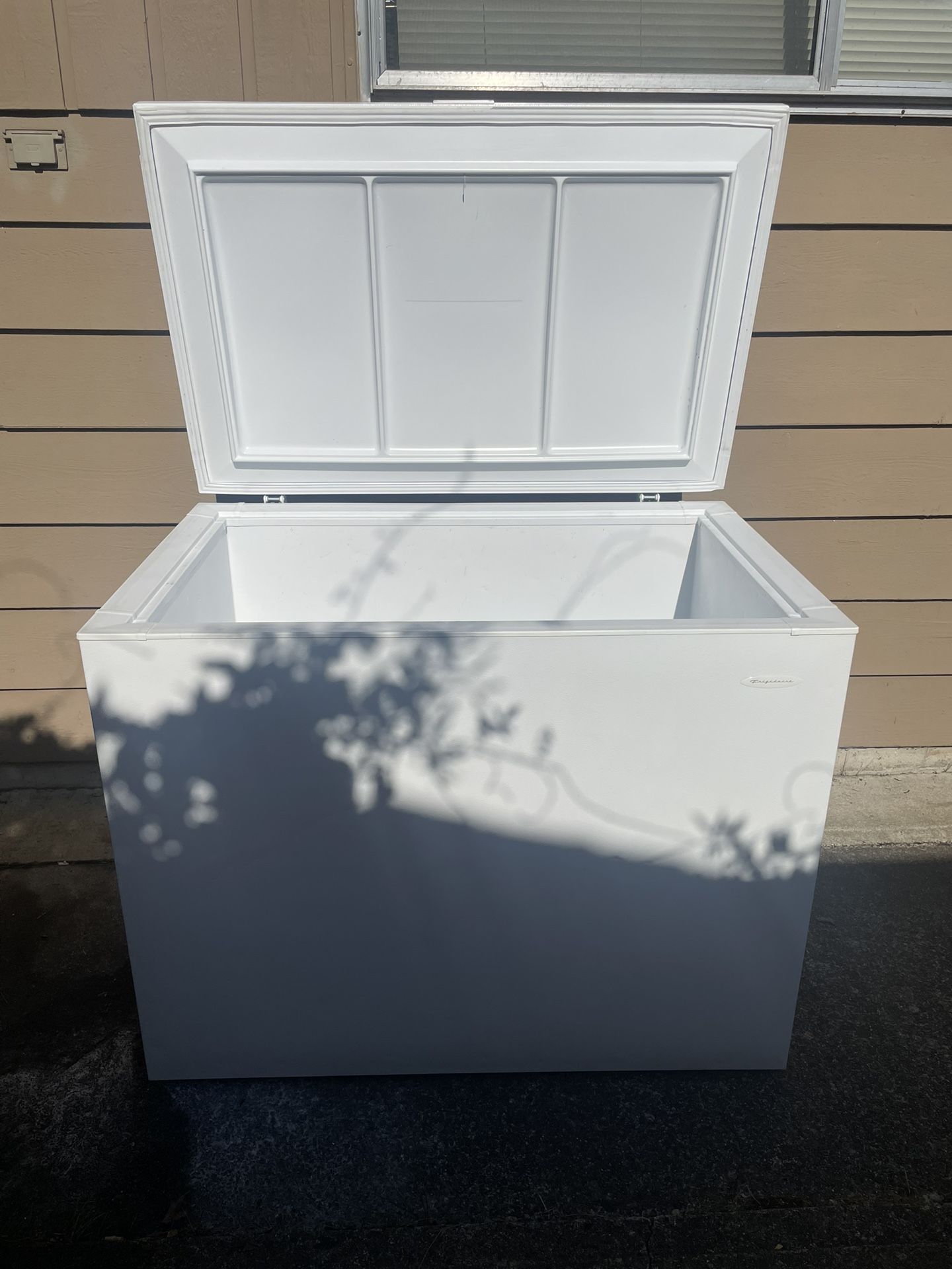Frigidaire Large Coffin Freezer