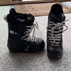 burton size 7 snow boarding boots 