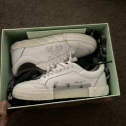 ‘Vulc Low White Leather’ Off Whites