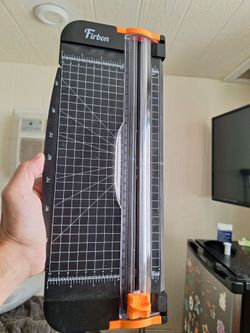 Paper cutter