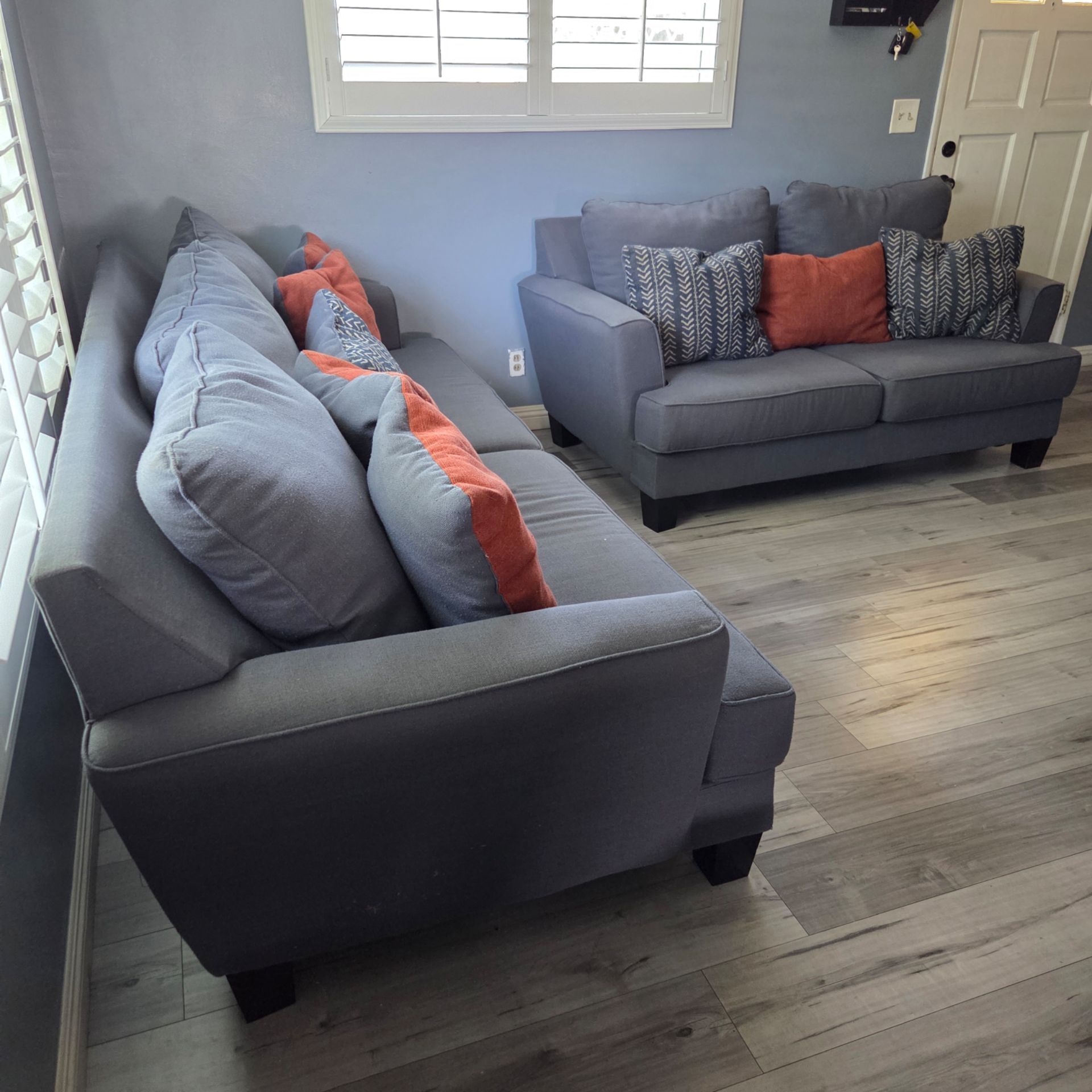 Couch set