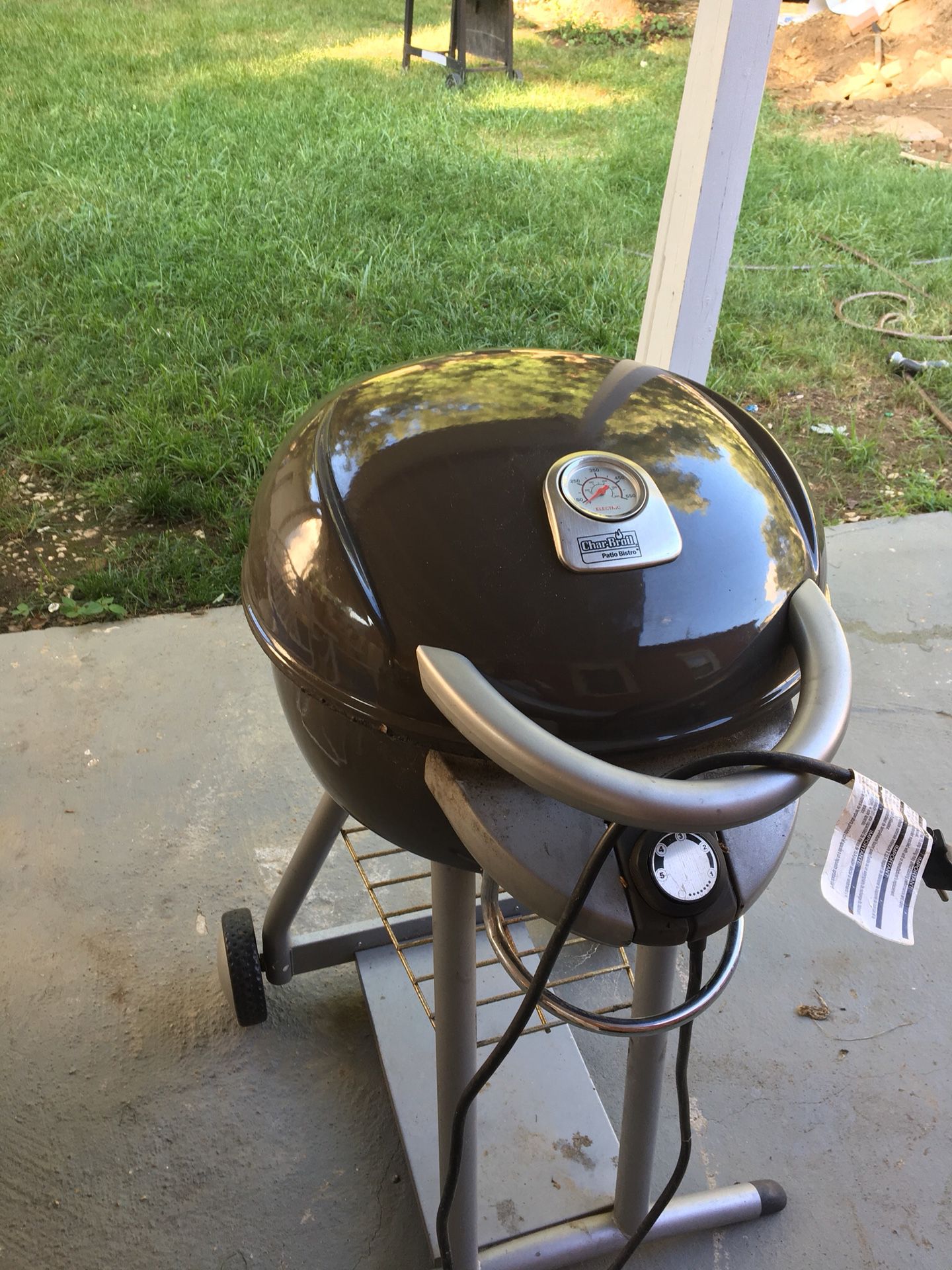 Char broil patio bistro electric grill in excellent condition