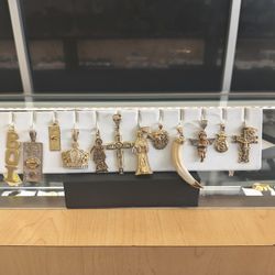 14k 10k Gold Pendant Different Prices And Grams Layway Available 10% Down If You Interested Please Make Sure You Ask For Maribel Thank You 