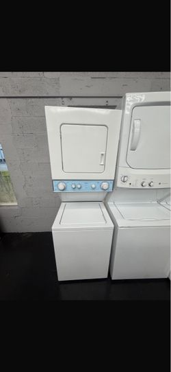 Whirlpool Laundry Stackable Washer and Dryer “24 / Lavadora y Secadora