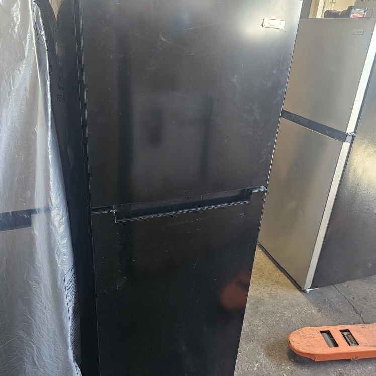 Vissani
10.1 cu. ft. Top Freezer Refrigerator in Black