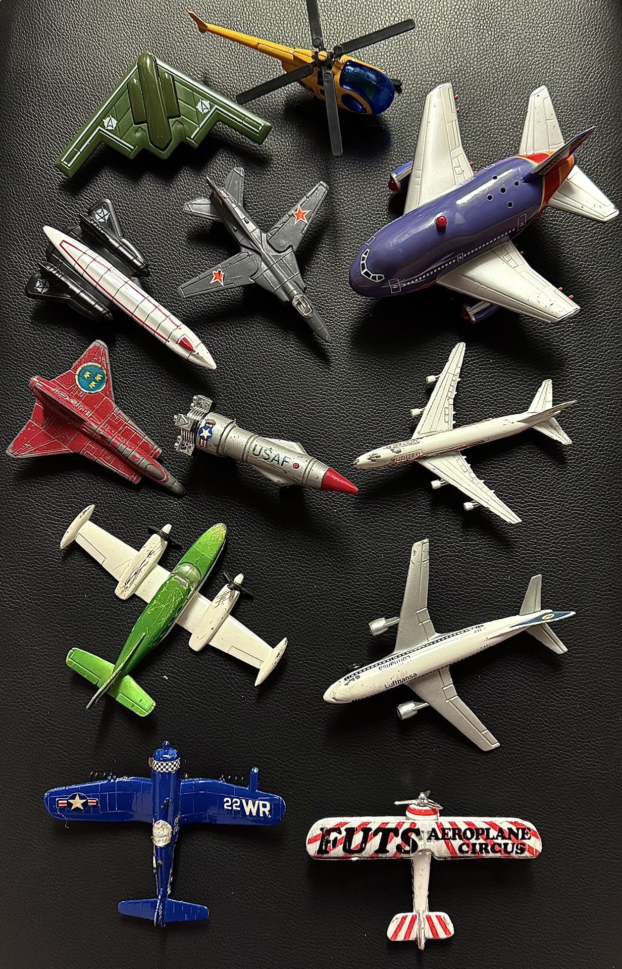 ✈️🛩️ Rare Collector’s Item Set of 12 Airplanes, Jets, Helicopter