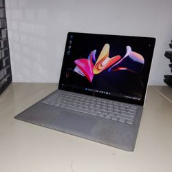 MS Surface Laptop 2 13.5" Quad-Core i5-8350U 1.7GHz 16GB 256GB Win11

