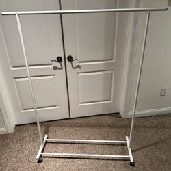 Rolling clothes rack