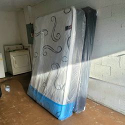 New QUEEN PILLOW TOP MATTRESS and BOX SPRING 2PC