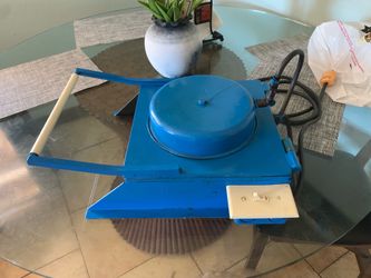 Electric tortilla maker