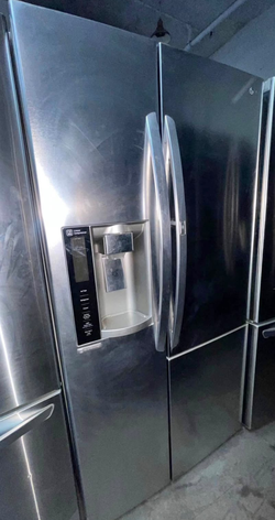LG Side by Side Refrigerator with IceMaker