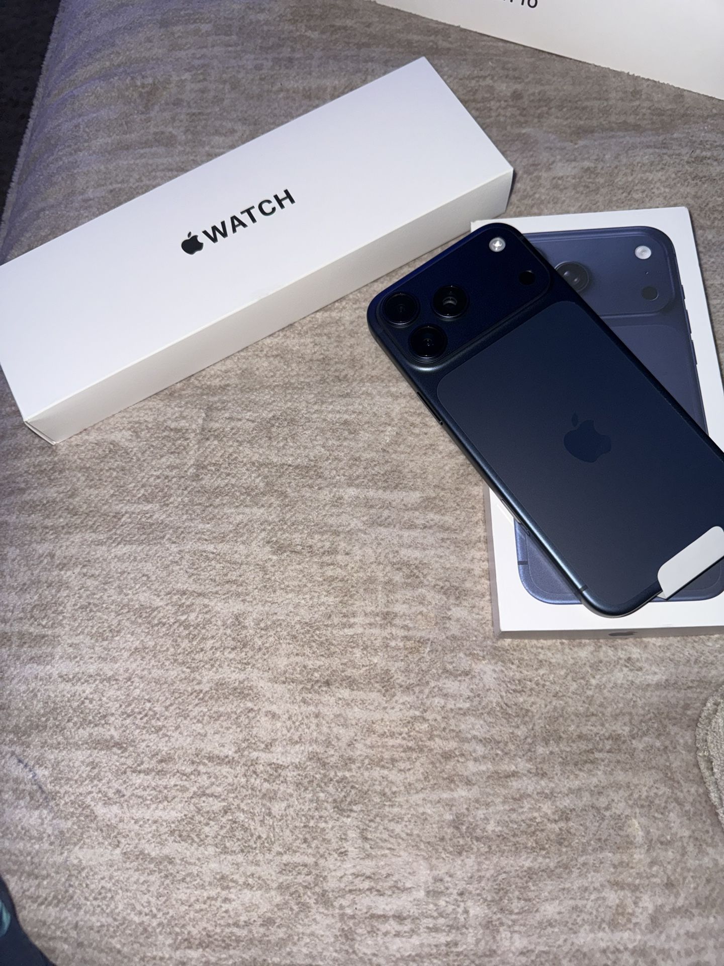 UNLOCKED I PHONE 17 PRO MAX….APPLE WATCH SE
