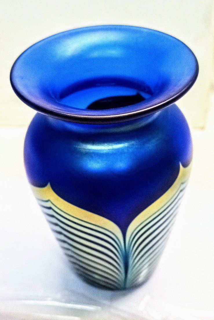 Steve Correia 6" pulled feather studio art glass vase cobalt blue Aurene