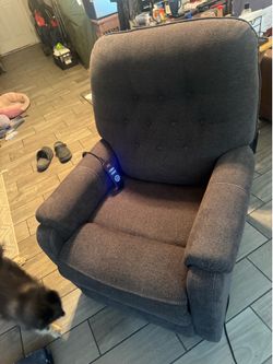 Lyft chair also has massage like new