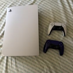 Ps5 + 2 Controllers & Charging Deck