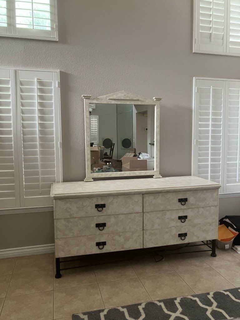 Dresser & Mirror Set