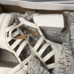 Women’s shoe size 7 1/2