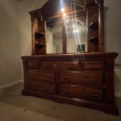 Dresser With Mirror