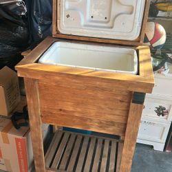Handmaid mobile cooler
