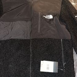 NORTH FACE ZIP UP