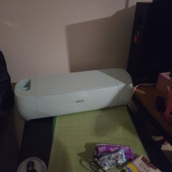 Cricut Air 2 With Some Supplies 