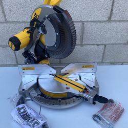 DEWALT 15 Amp Corded 12 in. Compound Double Bevel Miter Saw