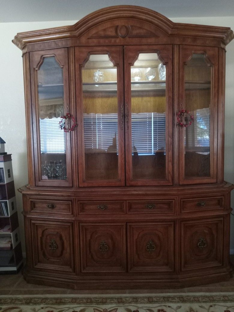 Vintage Bernhardt China Cabinet
