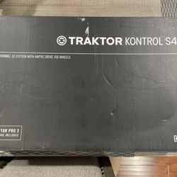 Traktor Kontrol S4 Mixer