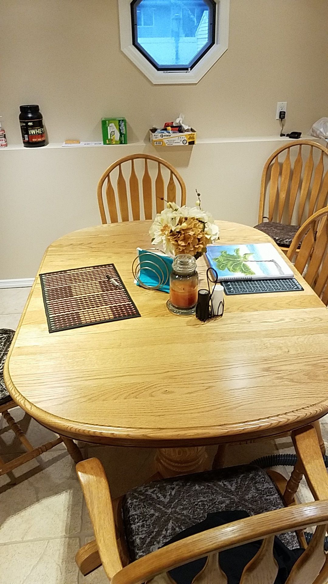 Dining room table oak 6 chairs great condition