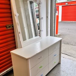 🎨 Child/Teen White Dresser + Light-Up Mirror – 