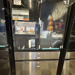 Samsung Bespoke 4-Door French with Family Hub in Black Glass & Stainless Steel 