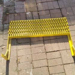 Truck Side Step Safety platform Yellow Powder Coat corrosion resistant galvanized steel