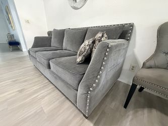 ✨ Beautiful Custom-Made Gray Sofa & Accent Chairs – Moving Sale!