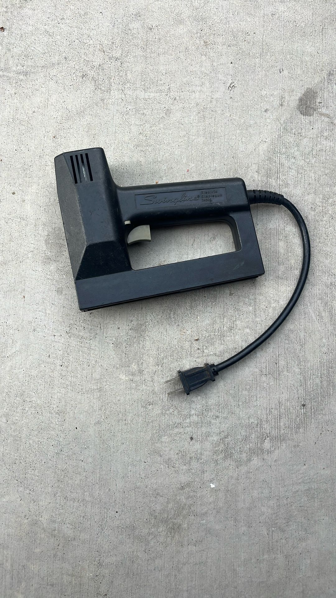 Electric staple gun