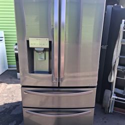 LG brand refrigerator, 4 doors, 36 cm wide by 68.5 cm high by 29 cm deep. 3-month warranty.