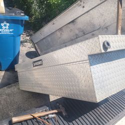 Tools box husky alluminium ,no locks size is in pics,good for big truck not for ford ranger.