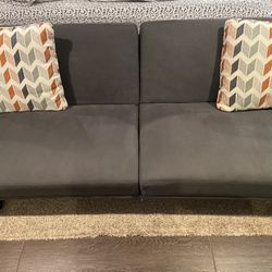 futon with pillows