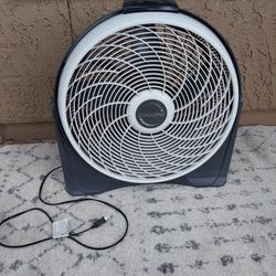 20" Cyclone Floor Fan, 3-speed Air Corculator, Powerful, Remote, Works Great, Like New