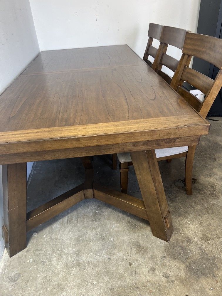 Selling a table and 6 chairs
