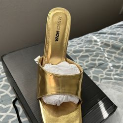 Gold Fashion Nova Heels – Size 10 (Women’s)