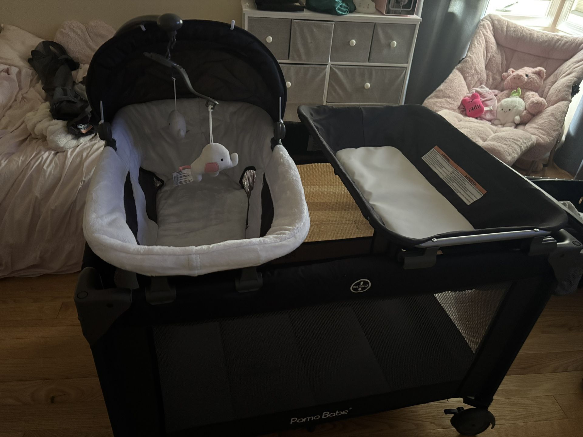 Porta crib with newborn insert and changing table