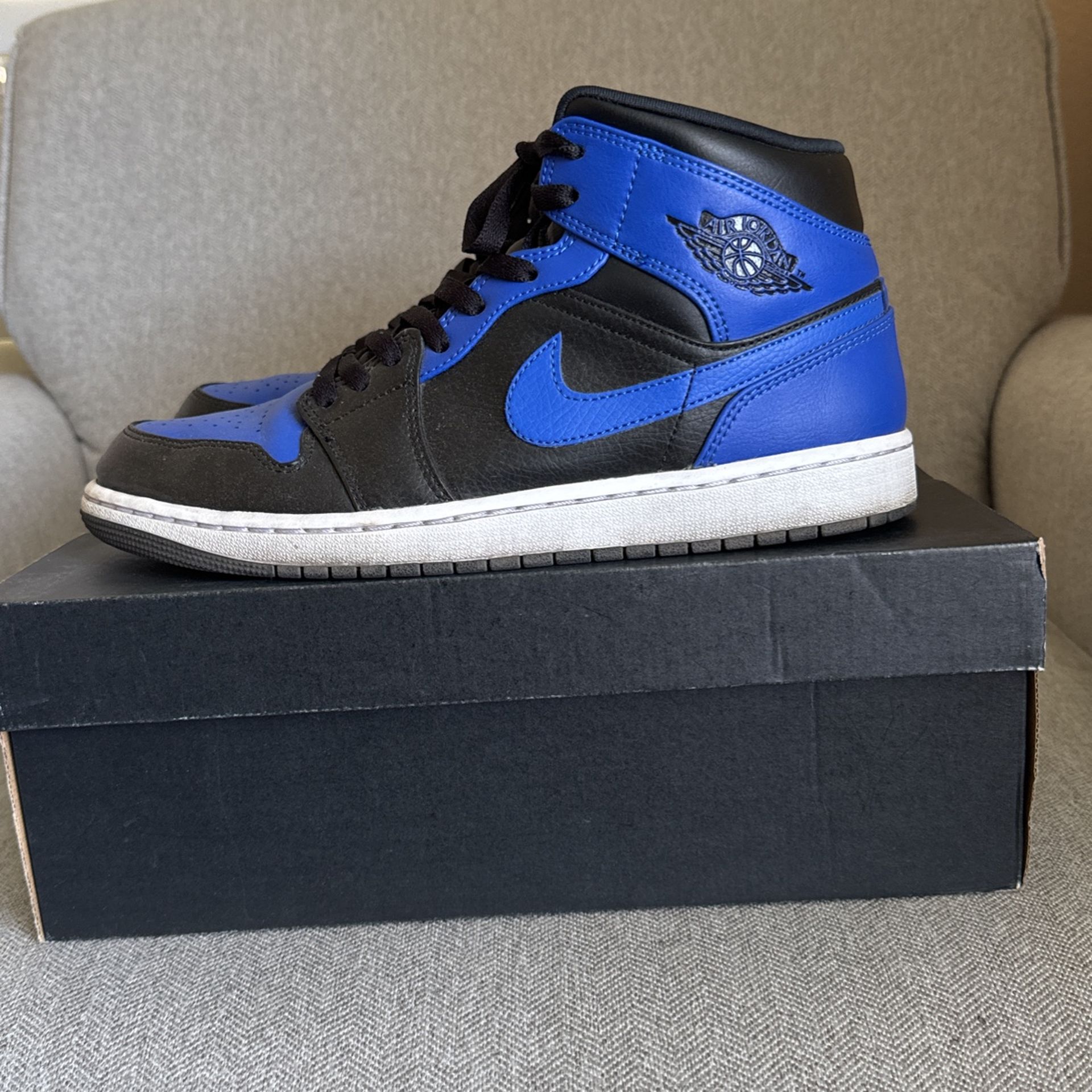 Jordan 1 Mid. Royal 