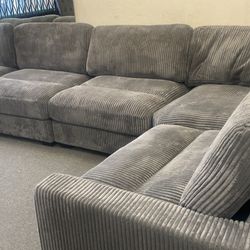 New 164x90 Corduroy Sectional Couch / Free Delivery 