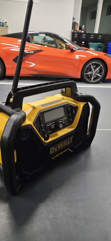 Dewalt 20V LITHIUM BLUETOOTH RADIO.