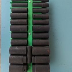 Pittsburgh 23 Pieces 1/2" Drive 6 Point, Metric And Standard Socket Set